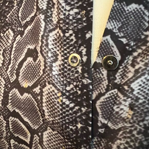 NWT Tahari Josella gray Snake print button down blouse - Picture 5 of 7